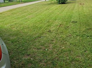 901 W Point Tap Rd, Palestine, TX 75803