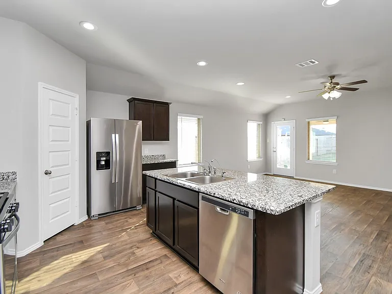 3947 Country Club Dr — Photo 32