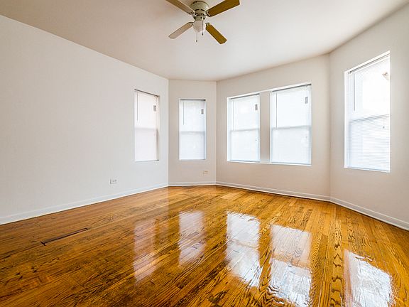 3rd image of 8514 S Crandon Ave #1