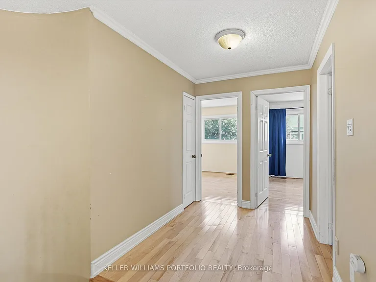 73 Jessica Gdns — Photo 19