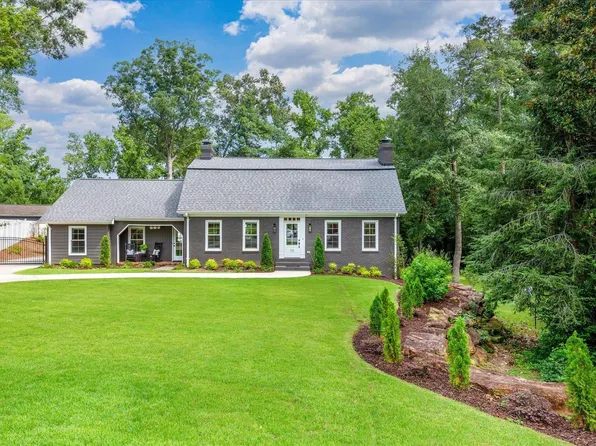 106 Ramblewood Ln, Greenville, SC 29615