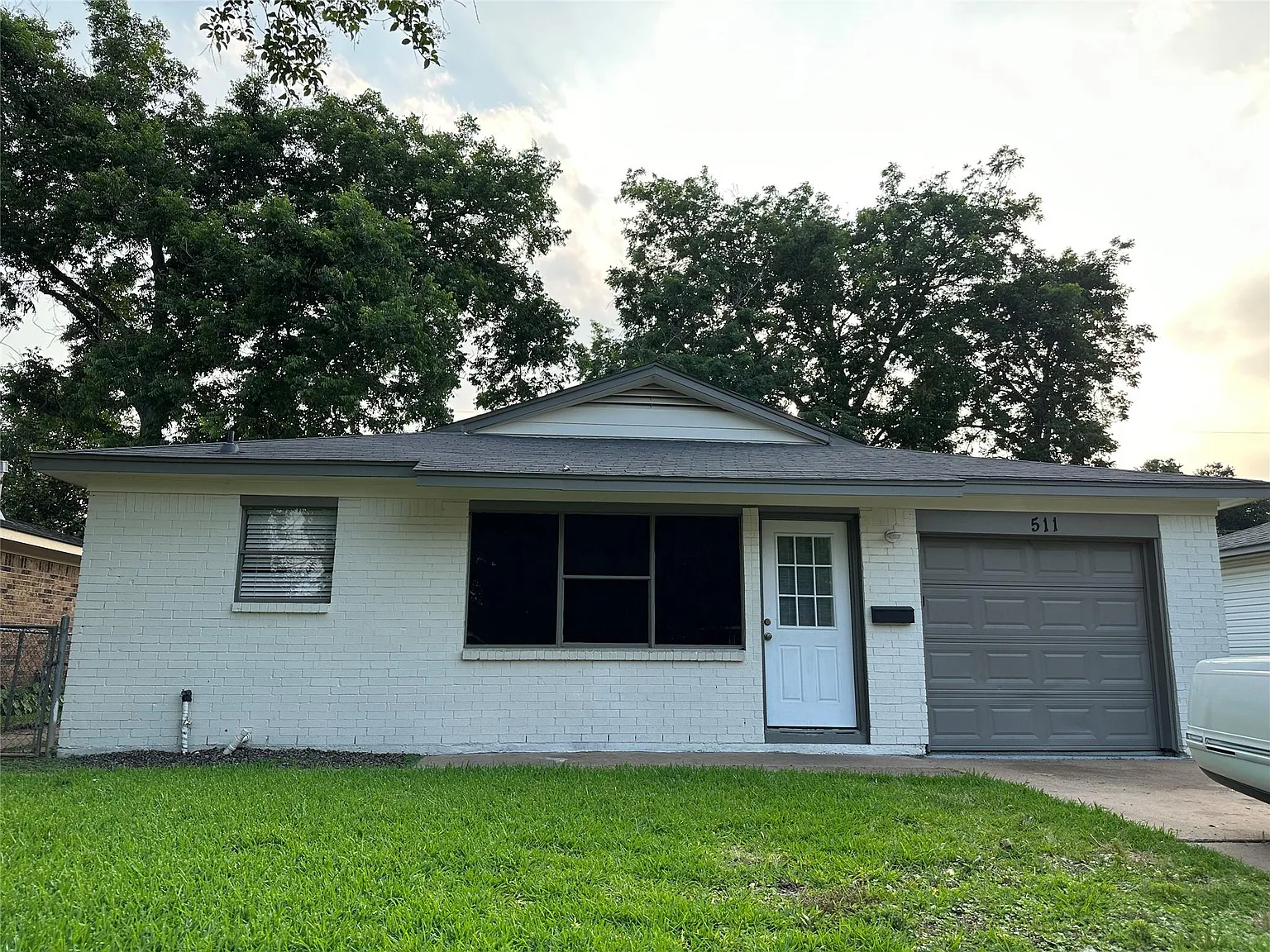 3 bed, 2.0 bath, 1184 sqft, $1,900 — Photo 4