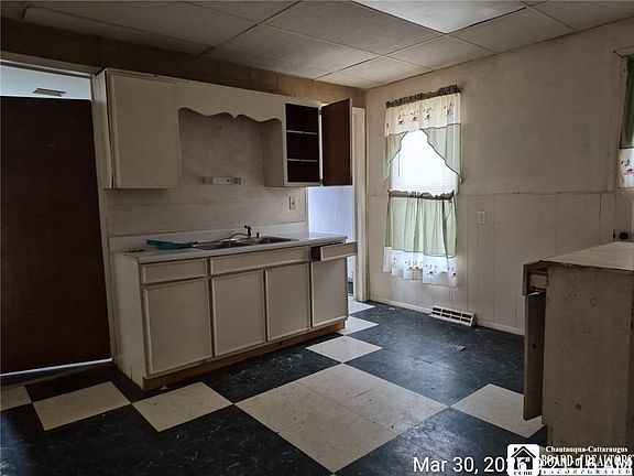 5th image of 10 Terrace Pl