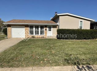 758 Lilac Way, Lombard, IL 60148
