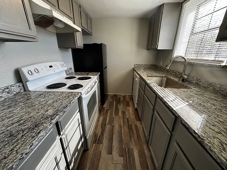 6329 Walraven Cir #6329 — Photo 8