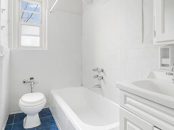 4th image of 280 Ocean Pkwy APT 4S