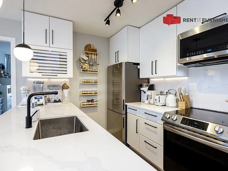 689 Abbott St #2202 — Photo 8