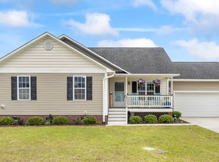 303 Pine Ridge Ln, Holly Ridge, NC 28445