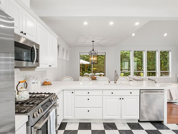 5th image of 6437 SW Raleighwood Ct