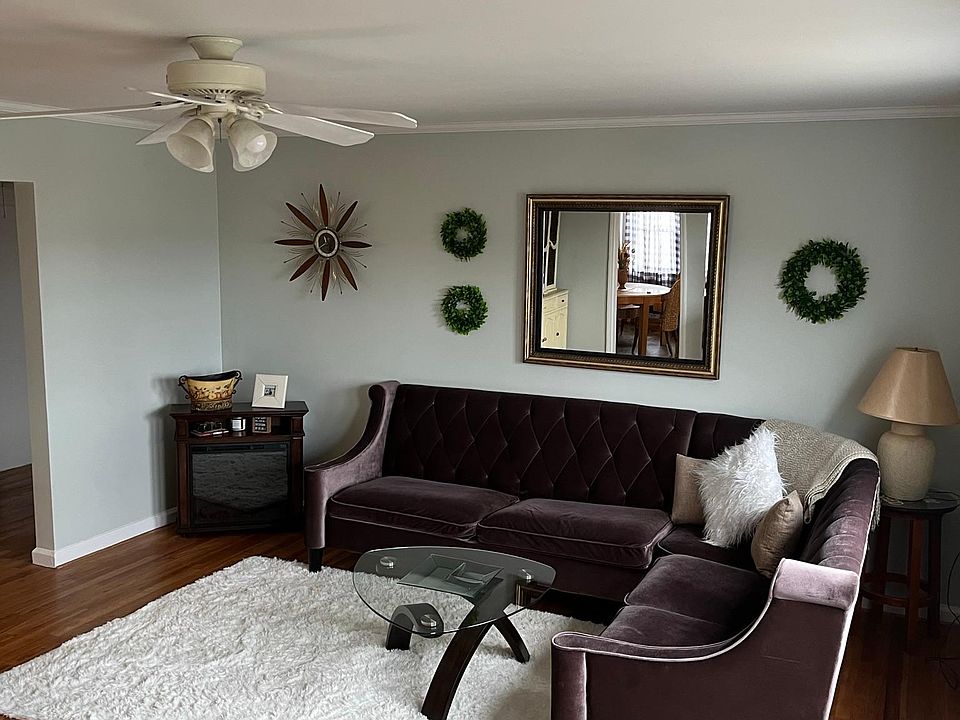 Comfy spacious living room