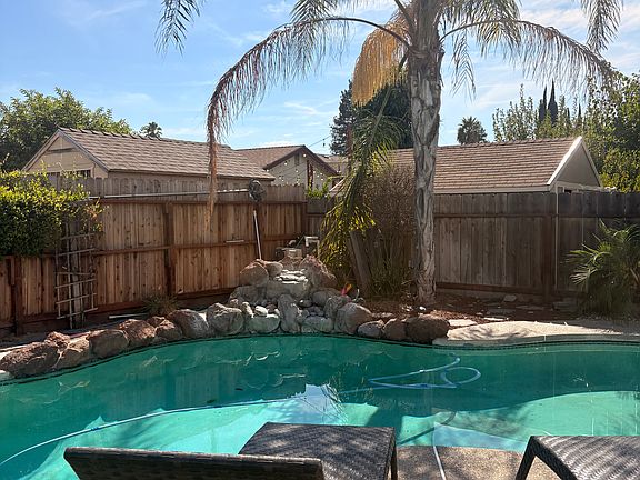 5th image of 1070 Berea Dr