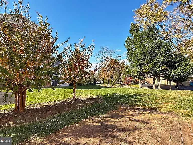 1300 Pinstripe Ct — Photo 27