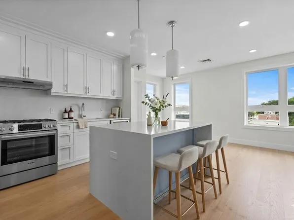 301 Border St #601, Boston, MA 02128