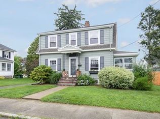 24 Lee St, Salem, MA 01970