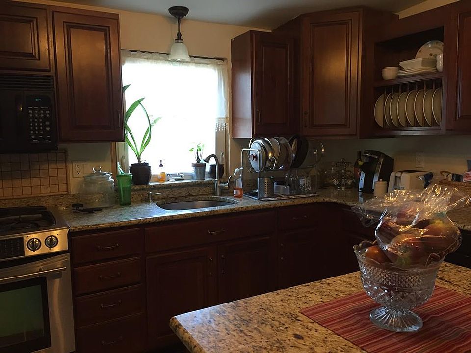 2nd image of 11 Howard St