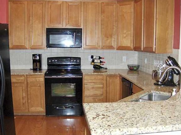 Kitchen w/GRANITE counters, 42" cabinets, TILE back splash & hardwood floors!