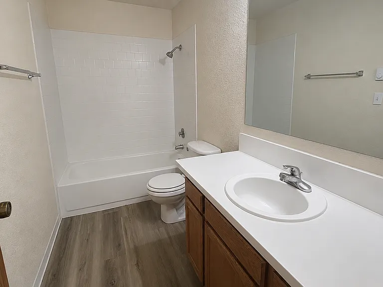 Tabor West Apartments — Photo 16