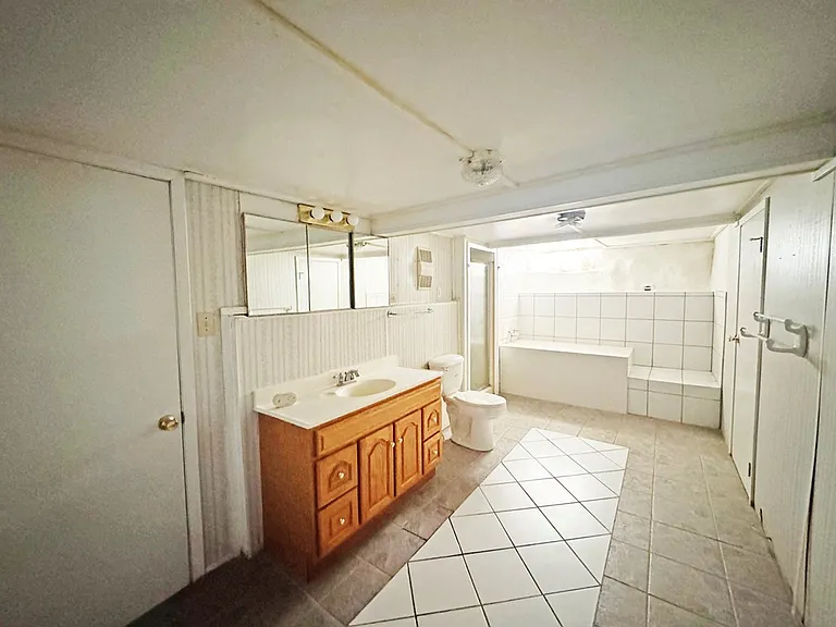 504 E Ave E #3 — Photo 12