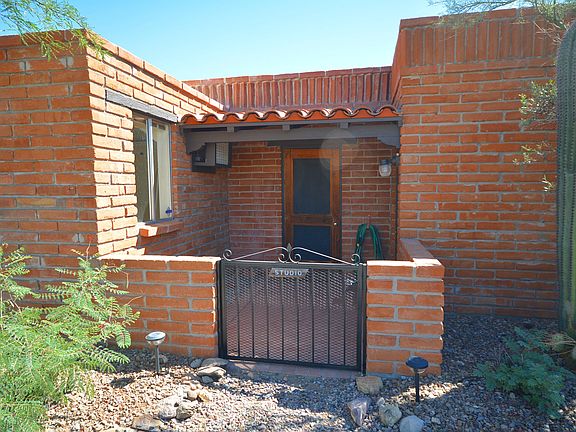 3rd image of 2950 N Camino De Oeste