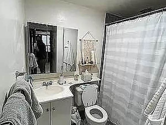 5th image of 162 W 80th St APT 3D