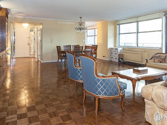 4th image of 112 W 56th St APT 18N