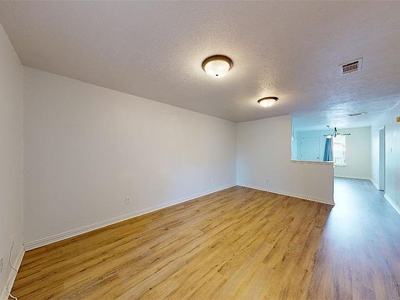 2nd image of 805 San Pedro Dr APT D