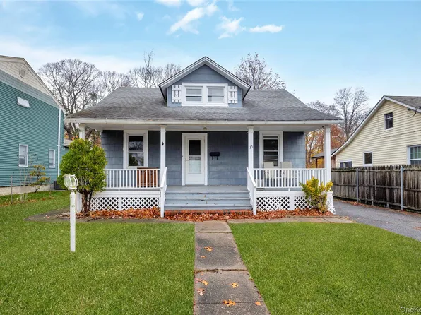 35 Andrew Avenue, Islip Terrace, NY 11752
