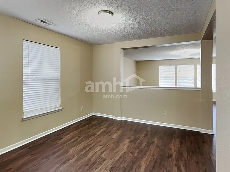 10757 Emery Dr — Photo 7