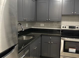 3825-319 N Pine Grove Ave, Chicago, IL 60613