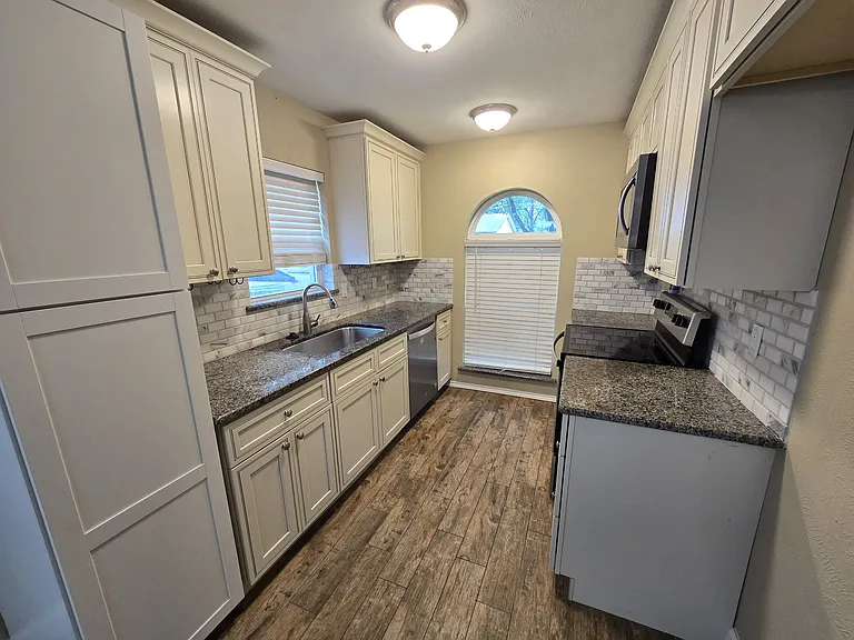 1630 Dell Oak Dr — Photo 7