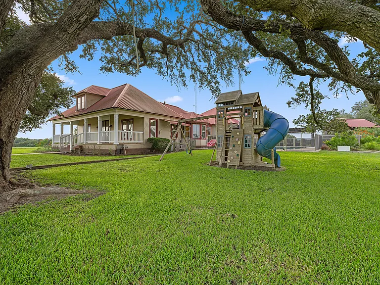 2610 FM 609 — Photo 37
