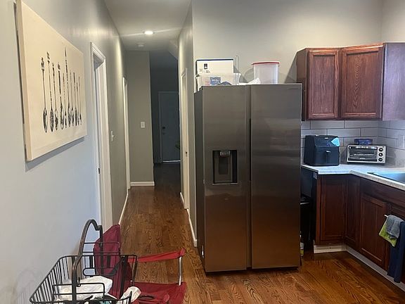 3rd image of 494 E 18th St Floor 1