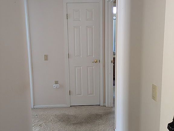 4th image of 23 Jumping Brook Ln