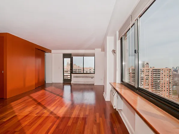 382 Central Park West image 3 of 7