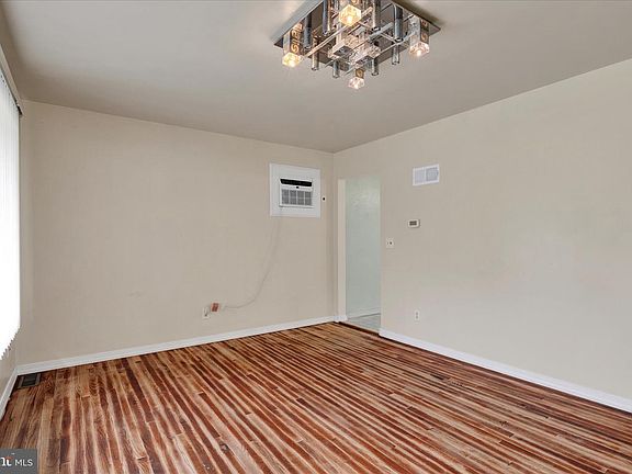 5th image of 209 Montgomery Ave