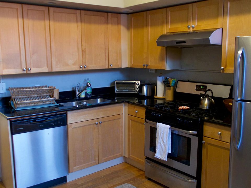 1st image of 3019 N Kenmore Ave #3F