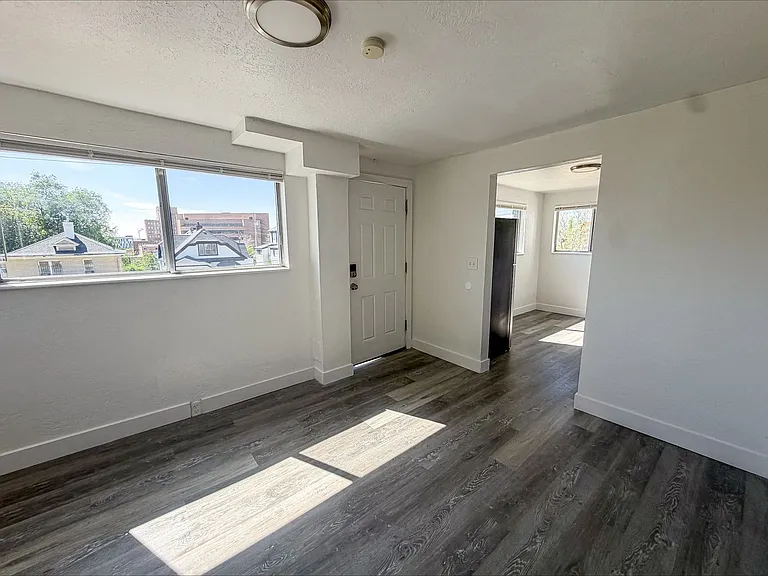 2560 Adams Ave — Photo 6
