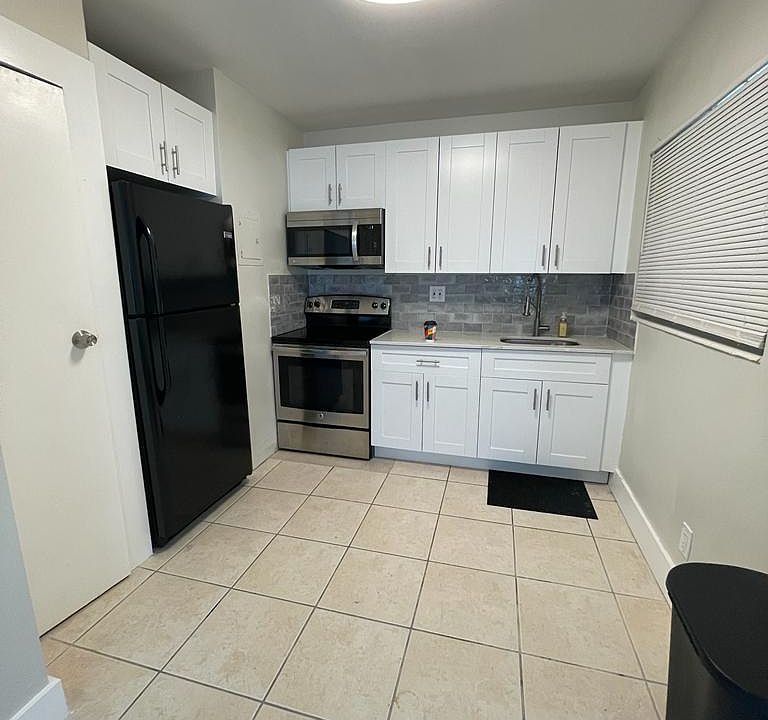 1st image of 909 NW 30th Ct #3