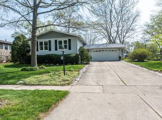 6919 Fairmount Ave, Downers Grove, IL 60516
