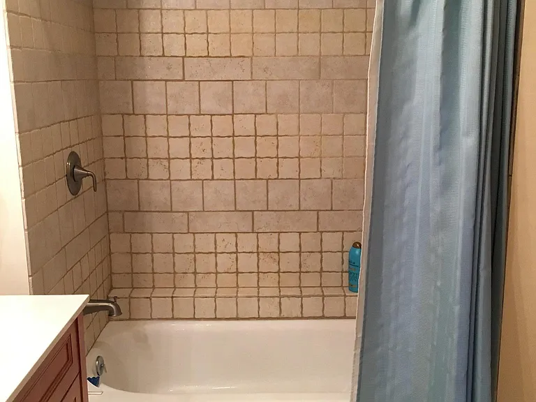 Tiled Shower/Tub