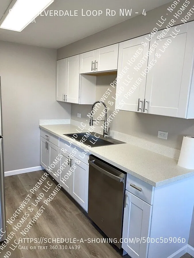 Updated Top-Floor 2 Bed in Silverdale | Private Deck + Parking — Photo 2