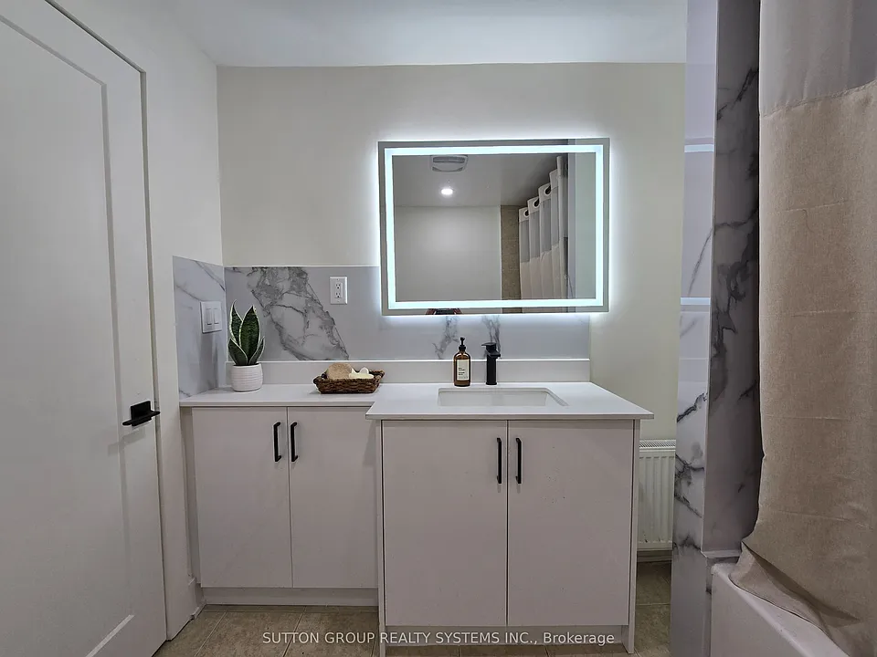 2886 Lake Shore Blvd W #1