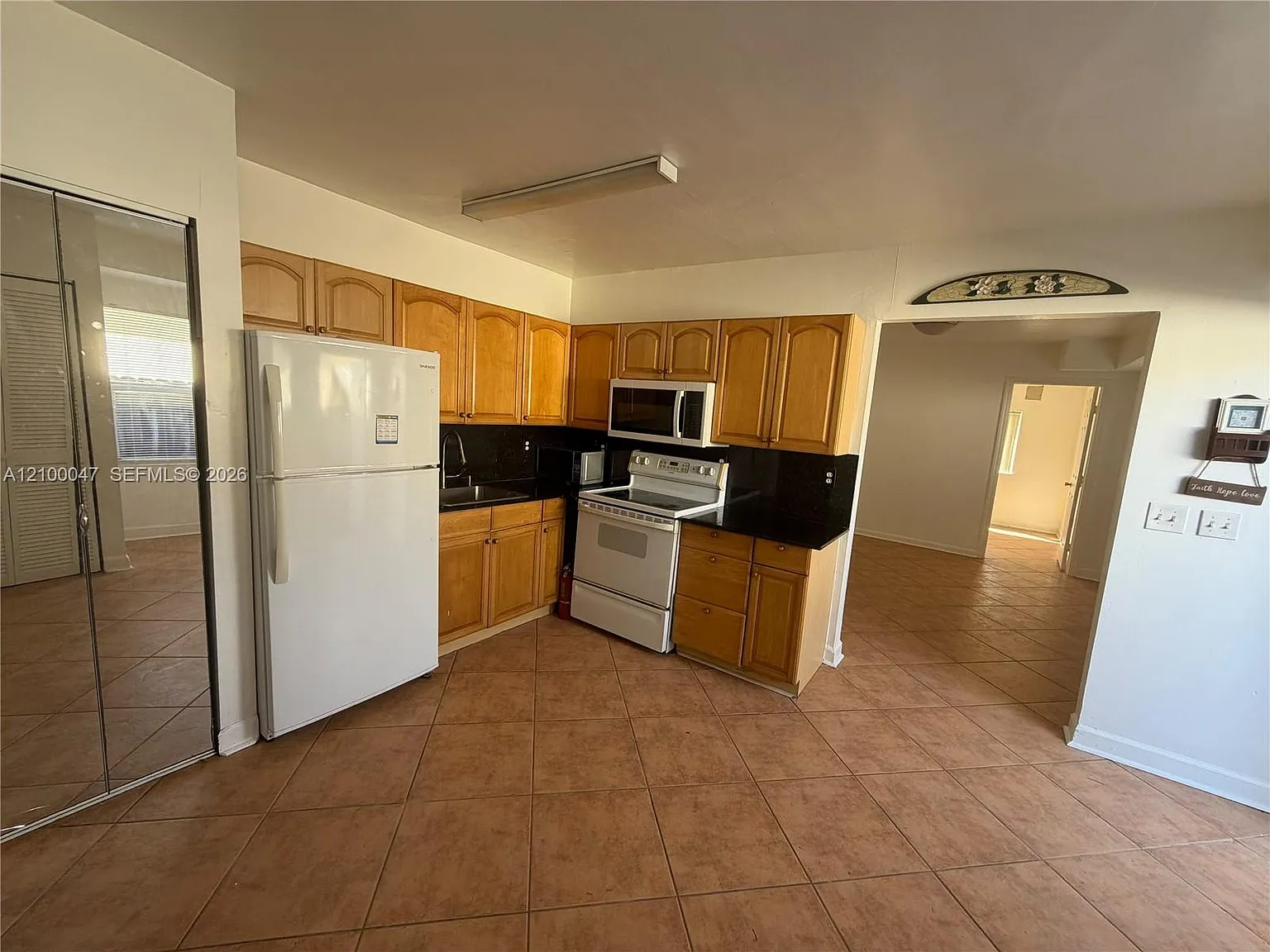 Hollywood South Side Add — Photo 3