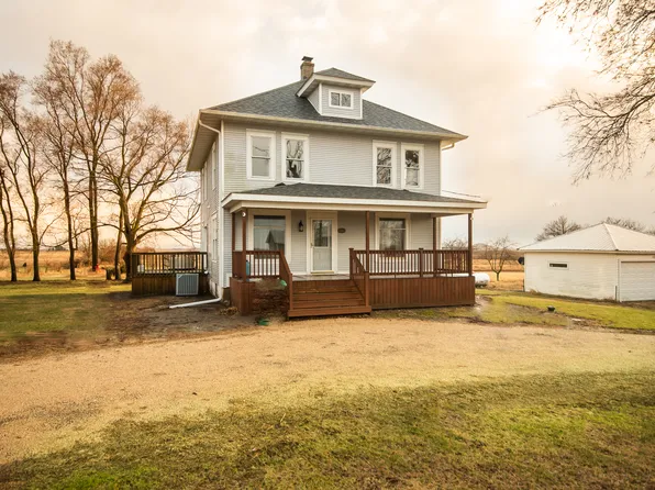 874 N 39th Rd, Mendota, IL 61342