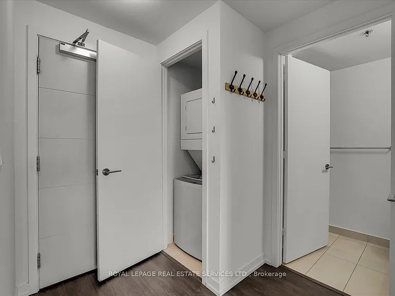 203 College St #2209 — Photo 4