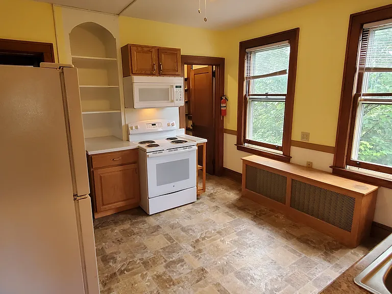 32 Clearview Ave #2 — Photo 3