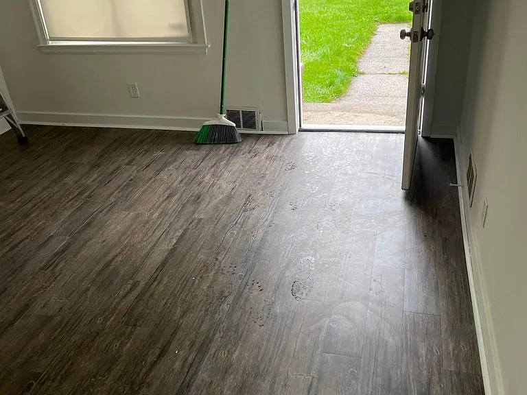 1366 Jennings Ave — Photo 10