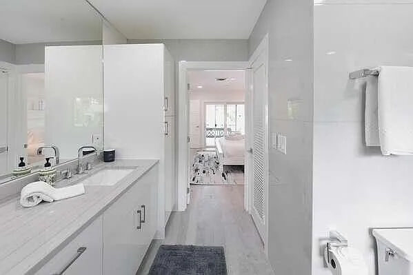 839 Enfield St — Photo 12