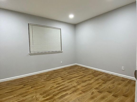 5th image of 2398 Balme Dr