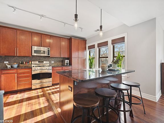4th image of 3535 N Lakewood Ave #2